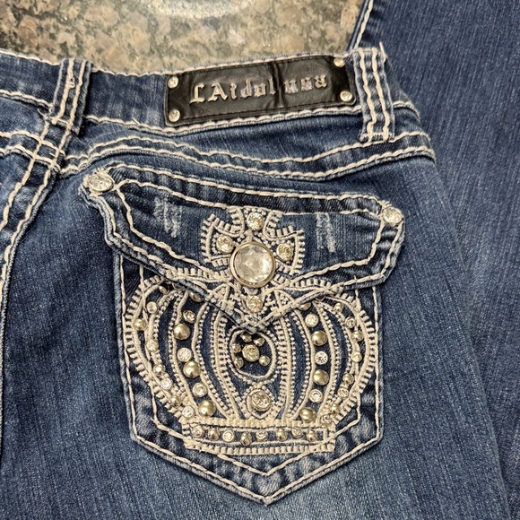 L.A. Idol crop Jeans with Silver crown Embellishments EUC 9 - Picture 3 of 11